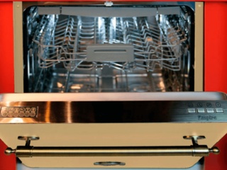 Загрузка верхней корзины в посудомоечной машине Kaiser