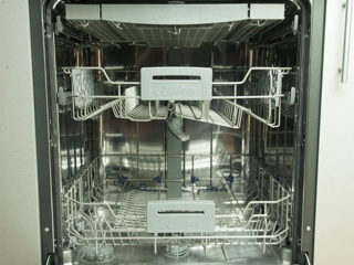 Как работает система AquaStop в посудомоечной машине?
