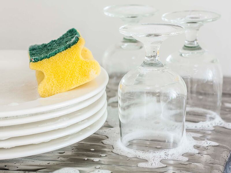 Какие бактерии могут оставаться на посуде после мытья